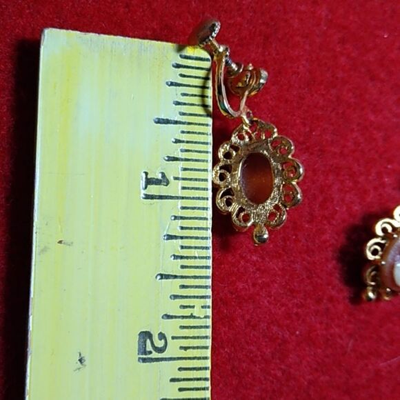 Vintage Cameo Gold Tone Metal Screw Back Dangling Earrings Cottagecore - Picture 7 of 8